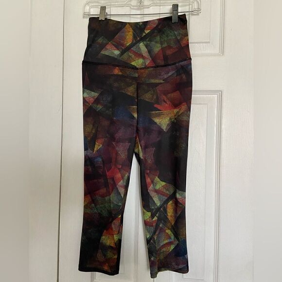 Onzie kaleidoscope print capri leggings size M/L - Picture 7 of 9